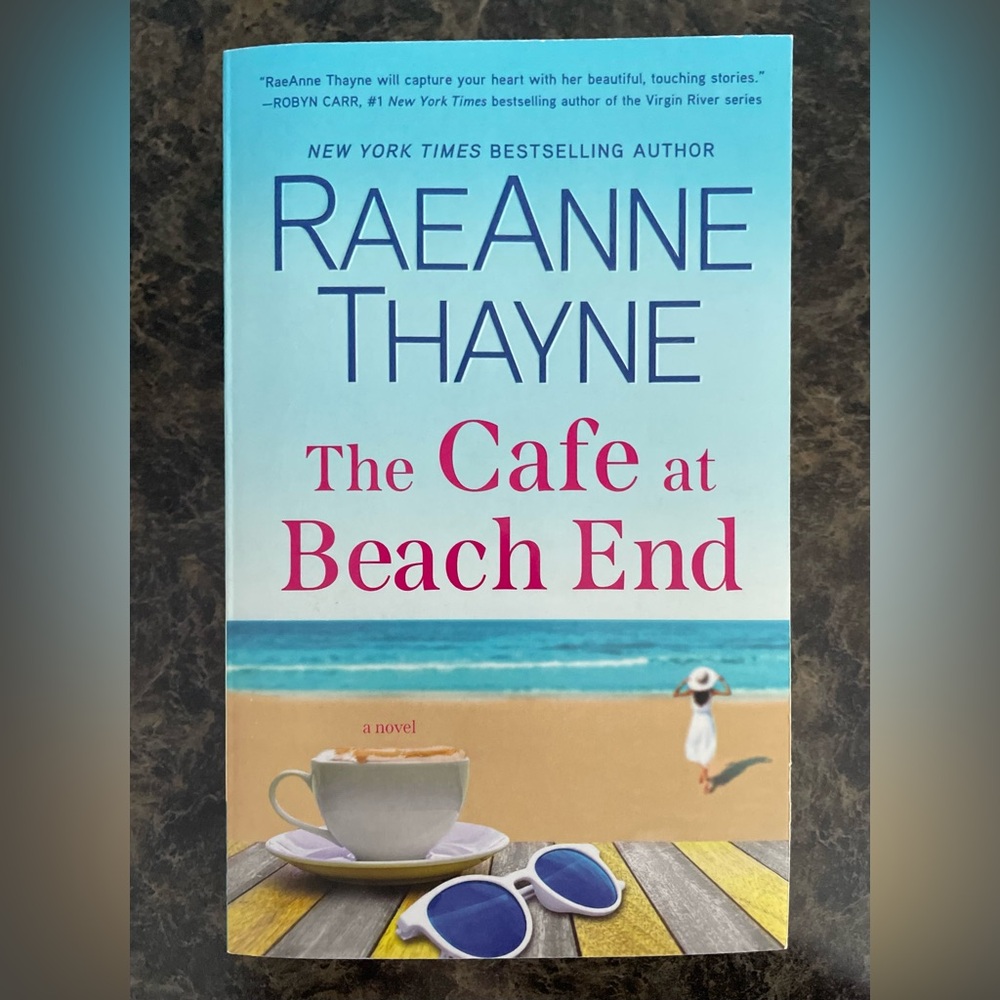 The Cafe at Beach End by RaeAnne Thayne - Paperback Book